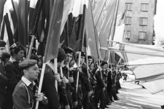 Hungary, Budapest XIV.,Budapest VI., Ötvenhatosok tere (Felvonulási tér), május 1-i felvonulás. Háttérben jobbra a Benczúr utca torkolata., 1985, MHSZ, march, young guard, Fortepan #118415