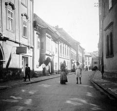 Hungary, Sopron, Kolostor utca a Fő (Ferenc József) tér felől, balra a Kolostor utca 3. számú ház., 1942, Gádoros Lajos, Fortepan #11852