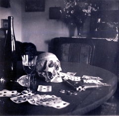 1940, Gál Mihály, card game, interior, pistol, skull and crossbones, Fortepan #118523