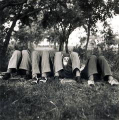 1940, Gál Mihály, peeking, lying on the back, Fortepan #118524