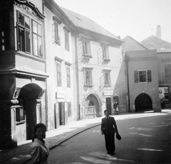 Hungary, Sopron, Kolostor utca a Fő (Ferenc József) tér felől, balra a Kolostor utca 11., Zichy-palota., 1942, Gádoros Lajos, Fortepan #11854