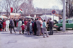 Magyarország, Kiskunhalas, Május 1. tér, háttérben a Református templom., 1981, Slachta Krisztina, színes, Fortepan #118590