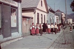 Ukraine,Zakarpattia Oblast, Rakhiv, Miru út (Fő utca)., 1942, Széman György, colorful, street view, genre painting, folk costume, sheepskin jacket, Fortepan #118611