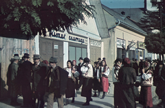 Ukraine,Zakarpattia Oblast, Rakhiv, Miru út (Fő utca), jobbra a katolikus templom., 1942, Széman György, colorful, sign-board, street view, genre painting, folk costume, sheepskin jacket, Fortepan #118616