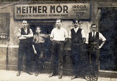 Hungary, Budapest VIII., Mária utca 20., 1921, Téglás Zsolt, Budapest, hands behind the back, arms crossed over the chest, store display, electrician, vest, standing in door, Fortepan #118657