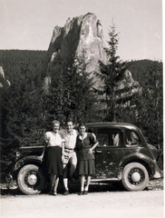 Romania,Transylvania, Bicaz Canyon, szemben az Oltár-kő. Középen Pálházy Gyula operatőr, fényképész., 1943, Uj Nemzedék napilap, automobile, Fortepan #118666