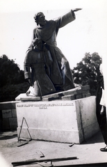 Magyarország, budai Vár, Budapest I., Julianus és Gellért barát szobra (Antal Károly, 1937.) a Halászbástya mellett a keleti várfalnál., 1937, Uj Nemzedék napilap, Pobuda Alfréd, Budapest, mutatni, Fortepan #118756