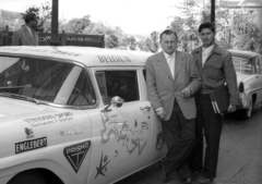 Hungary, Budapest V., Vigadó tér, háttérben jobbra a Thonet-udvar. Louis De Lentdecker és Luc Van Gastel belga újságírók, akik a Himalájához tartva álltak meg a fővárosban., 1957, FSZEK Budapest Gyűjtemény / Sándor György, Sándor György, Ford-brand, Budapest, celebrity, Fortepan #118934