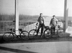 Magyarország, Tiszántúl, híd a Keleti-főcsatornán., 1959, Fortepan, kerékpár, híd, Fortepan #11898