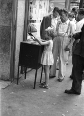 Magyarország, Budapest VII., Károly (Tanács) körút 1., totózó., 1959, FSZEK Budapest Gyűjtemény / Sándor György, Sándor György, Budapest, Fortepan #119007