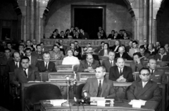 Hungary, Budapest V., Parlament, ülésterem. Az első sorban balra Apró Antal, mellette Kállai Gyula. A második sor bal szélén Kristóf István, a jobb szélen egyenruhában Uszta Gyula. A harmadik sor bal szélén Gáspár Sándor., 1957, FSZEK Budapest Gyűjtemény / Sándor György, Sándor György, prime minister, Budapest, Fortepan #119030