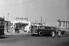 Magyarország, Óbuda, Budapest III., Miklós utca, autóbusz-végállomás a Flórián térnél., 1959, FSZEK Budapest Gyűjtemény / Sándor György, Sándor György, autóbusz, MÁVAG-márka, MÁVAG M5, Budapest, végállomás, Fortepan #119076