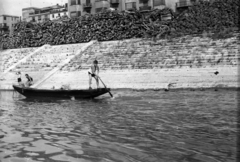 Hungary, Budapest XIII., pesti alsó rakpart a Dunáról nézve, fent balra a Szent István Park, jobbra az Újpesti rakpart házai., 1957, FSZEK Budapest Gyűjtemény / Sándor György, Sándor György, Budapest, building material, barge, river, Fortepan #119087