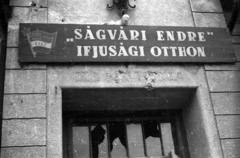 Magyarország, 1958, FSZEK Budapest Gyűjtemény / Sándor György, Sándor György, középület, tábla, címer, Fortepan #119097