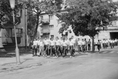 Magyarország, Oroszlány, Fürst Sándor utca a Petőfi Sándor utca felé nézve, jobbra a Városkapu., 1983, MHSZ, Fortepan #119121