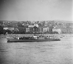 Magyarország, Budapest II., augusztus 20-i víziparádé, szemben a Buda iskolahajó, háttérben a Bem rakpart és a Rózsadomb., 1970, MHSZ, Budapest, Buda hajó, Fortepan #119122