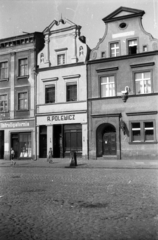 Lengyelország, Leszno, Rynek, a város főtere., 1947, Bogdan Celichowski, épület, épületdísz, Fortepan #119147