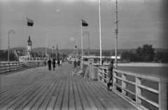 Lengyelország, Sopot, móló, balra a világítótorony., 1947, Bogdan Celichowski, zászló, zászlórúd, Fortepan #119156