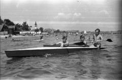 Lengyelország, Sopot, strand, háttérben balra a világítótorony., 1947, Bogdan Celichowski, kajak, Fortepan #119157