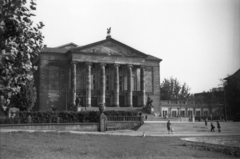 Lengyelország, Poznań, Nagyszínház (Teatr Wielki im. Stanisława Moniuszki) a Mickiewicz parkból nézve., 1946, Bogdan Celichowski, színház, timpanon, operaház, Fortepan #119201