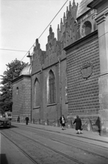 Lengyelország, Krakkó, ulica Dominikańska, jobbra a Szentháromság-templom (Bazylika Świętej Trójcy)., 1947, Bogdan Celichowski, templom, épületdísz, Fortepan #119251