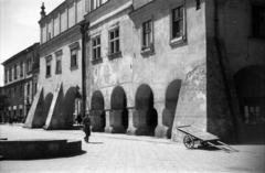 Lengyelország, Tarnów, Rynek, a város főtere, Muzeum Okręgowe., 1951, Bogdan Celichowski, kordé, múzeum, terápia, Fortepan #119407