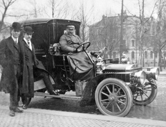 1915, Kurutz Márton, férfiak, taxi, sofőr, bajusz, keménykalap, automobil, duda, kormánykerék, zsebredugott kéz, kocsilámpa, akkumulátor, Fortepan #11944