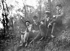 1915, Kurutz Márton, hat, excursion, tableau, men, bowler hat, hillside, walking cane, sitting on the ground, Fortepan #11946