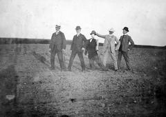 1915, Kurutz Márton, fun, hat, tableau, men, jesting, scarecrow, walking cane, spreading, Fortepan #11947