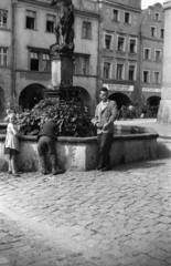 Lengyelország, Jelenia Góra, plac Ratuszowy, Neptun szökőkút a Városháza előtt., 1947, Bogdan Celichowski, tér, szökőkút, Fortepan #119568