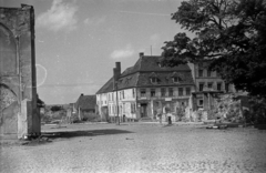 Lengyelország, Kamień Pomorski, plac Stary Rynek, balra a Városháza épületének sarka, jobbra az ulica Gryfitów., 1947, Bogdan Celichowski, Fortepan #119625