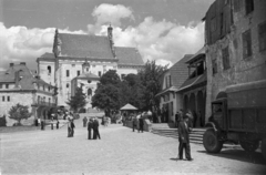 Lengyelország, Kazimierz Dolny, Rynek, a város főtere. Szemben a Keresztelő Szent János és Szent Bertalan-templom., 1950, Bogdan Celichowski, templom, Fortepan #119659