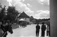 Lengyelország, Kazimierz Dolny, Rynek, a város főtere. Balra az ulica Zamkowa, szemben az ulica Lubelska. A háttérben kissé takarva a Szent Anna és Szentlélek-templom., 1950, Bogdan Celichowski, tér, Fortepan #119664