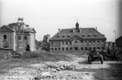 Lengyelország, Varsó, Újvárosi Piactér (Rynek Nowego Miasta), balra a Szent Kázmér-templom újraépítés alatt., 1950, Bogdan Celichowski, templom, helyreállítás, középület, Fortepan #119681