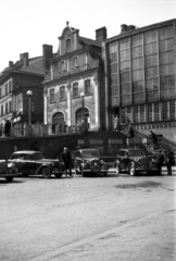 Lengyelország, Bielsko-Biała, plac Bolesława Chrobrego., 1949, Bogdan Celichowski, automobil, lakóház, Fortepan #119684