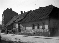 Lengyelország, Bielsko-Biała, ulica Jana III. Sobieskiego, a 44-től 52-ig számú házak., 1949, Bogdan Celichowski, utcakép, lakóház, háztető, Fortepan #119686