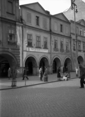 Poland, Cieszyn, Rynek, a város főtere., 1947, Bogdan Celichowski, street view, pedestrian, baby carriage, Fortepan #119733