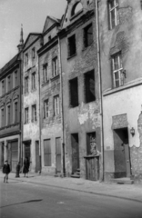 Poland, Poznań, ulica Woźna, balra fenn a Városháza tornya., 1947, Bogdan Celichowski, house, street view, Fortepan #119752