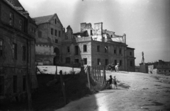 Poland, Lublin, várárok, szemben az ulica Grodzka-hoz vezető Városi Kapu (Brama Grodzka)., 1948, Bogdan Celichowski, square, Fortepan #119781