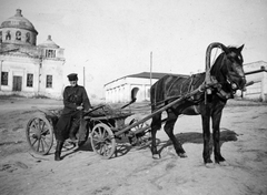 Russia, Biryuch, (Bugyonnij), balra a Pokrovszakaja-templom., 1942, Nagy Zita, eastern front, church, horse, chariot, second World War, coach, Soviet soldier, damaged building, Fortepan #11979