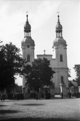 Poland, Zbąszyń, a Mária Mennybemenetele-templom a Rynek felől., 1947, Bogdan Celichowski, church, Fortepan #119829