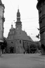 Poland, Bydgoszcz, plac Teatralny, Klarissza-templom (Kościół Klarysek)., 1947, Bogdan Celichowski, church, street view, Fortepan #119878