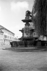 Poland, Szczecin, Fehér sas tér (Plac Orła Białego), Fehér sas szökőkút., 1947, Bogdan Celichowski, fountain, Baroque-style, Johann Fryderyk Grael-design, Fortepan #119907