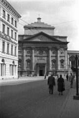 Lengyelország, Varsó, ulica Miodowa, szemben az ulica Krakowskie Przedmiescie. Szent Anna-templom (Kościół Akademicki św. Anny)., 1949, Bogdan Celichowski, templom, katolikus, oszlop, timpanon, Fortepan #119922