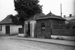 Poland, Sandomierz, ulica Generała Michała Sokolnickiego, szemben az ulica Forteczna torkolata., 1956, Bogdan Celichowski, store display, house number sign, Fortepan #119943