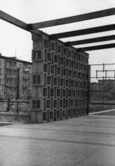 Poland, Poznań, az Orvosi Egyetem (Uniwersytet Medyczny im. Karola Marcinkowskiego) Pszichiátria Klinikája. Balra az ulica Szamotulska-i lakótelep., 1972, Bogdan Celichowski, Fortepan #119981