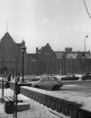 Lengyelország, Poznań, Adam Mickiewicz Egyetem az ulica Wieniawskiego-n az aleja Niepodleglosci - Święty Marcin sarok felől nézve., 1980, Bogdan Celichowski, Polski Fiat 126p, Fortepan #120102