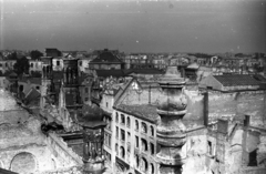 Lengyelország, Poznań, a Stary Rynek nyugati oldala a Városháza tornyából nézve., 1946, Bogdan Celichowski, háborús kár, épületkár, épületdísz, háztető, Fortepan #120182