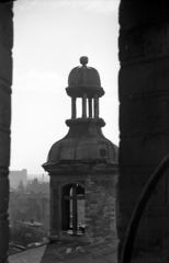 Lengyelország, Poznań, Stary Rynek, kilátás a Városháza tornyából, előtérben az egyik oldaltorony., 1946, Bogdan Celichowski, épületdísz, Fortepan #120183