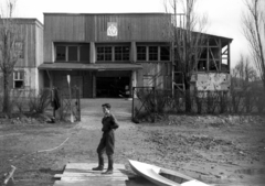 Lengyelország, Poznań, az AZS (Akademicki Związek Sportowy) csónakháza a Warta folyó partján., 1947, Bogdan Celichowski, férfi, kajak, Fortepan #120205